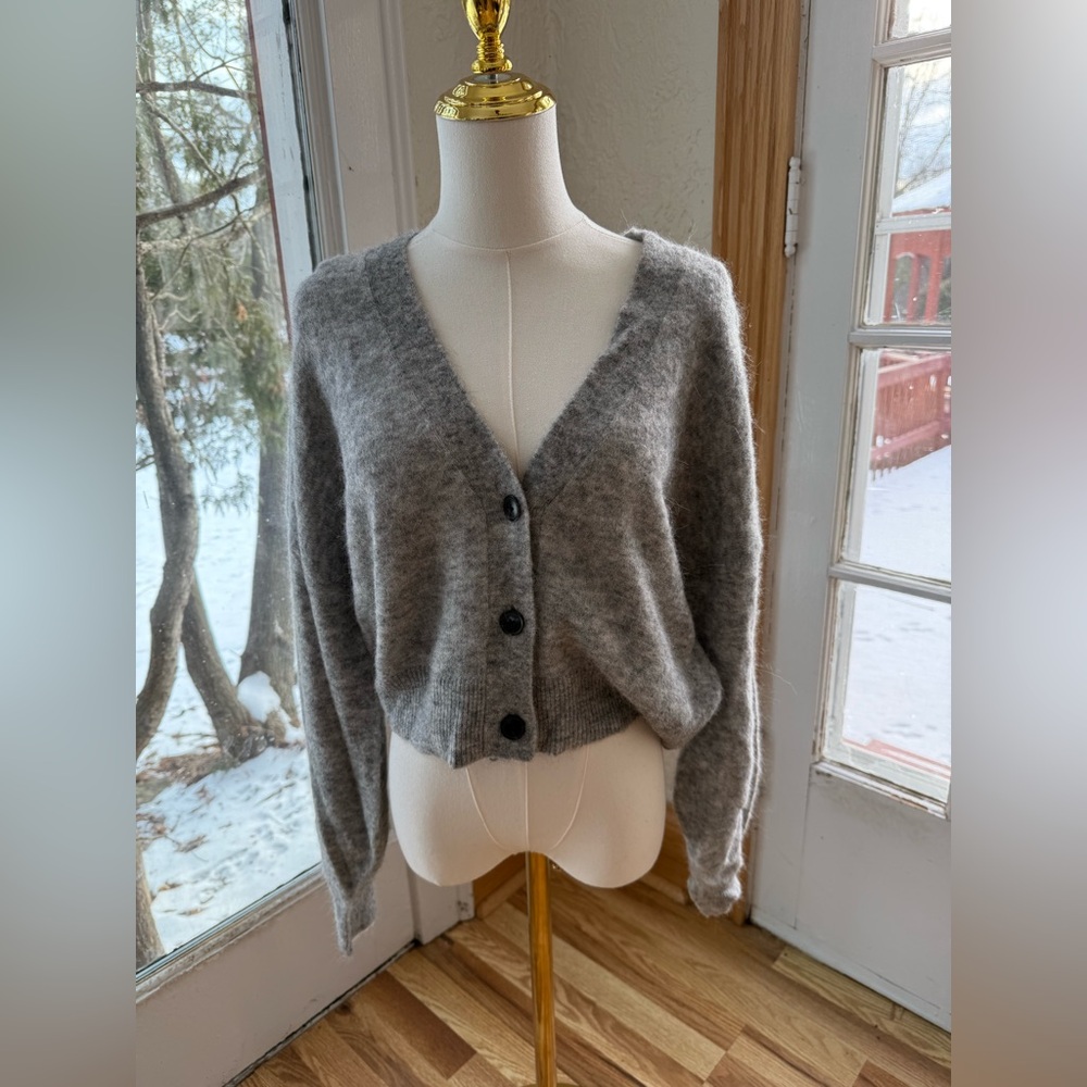 BANANA REPUBLIC size XS comfy new sweater never worn
